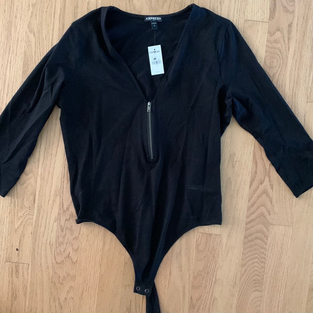 Express 3/4 sleeve zipped bodysuit. Size L. Black. NWT